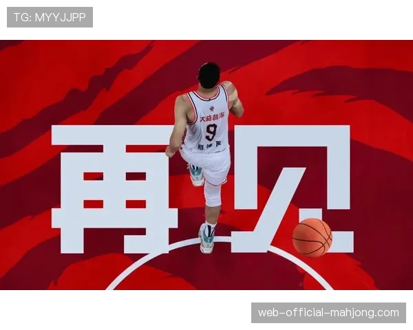 特写：老将易建联常规赛主场谢幕，获赠专属纪念球衣