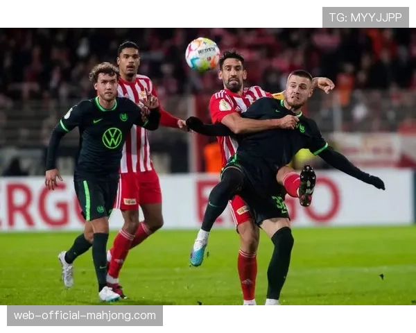 德甲第27轮焦点战落幕,榜首格局清晰但冷门频发 德甲第27轮焦点战落幕,榜首格局清晰但冷门频发